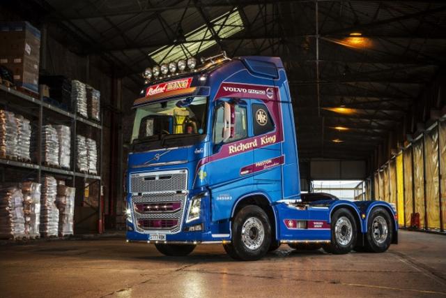 一边是文化一边是噱头 国内外卡车彩绘对比