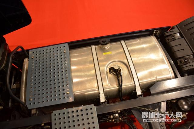 法士特缓速器最抢眼 红岩杰狮C100牵引车图解