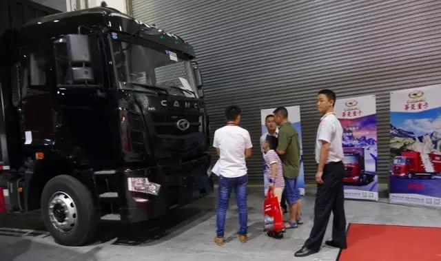 针对快递市场 华菱发布新款9.6米4×2厢式载货车