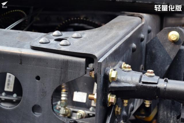 底盘配置差异大 两款同外观徐工汉风牵引车对比评测 - 第25张 - 提加商用车网 底盘配置差异大 两款同外观徐工汉风牵引车对比评测 - 第25张