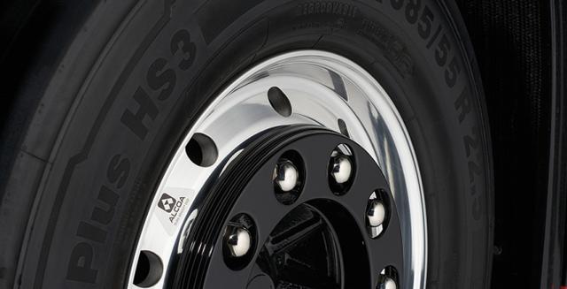 碳纤维外观+真皮内饰 雷诺新款T系高配版重卡详解