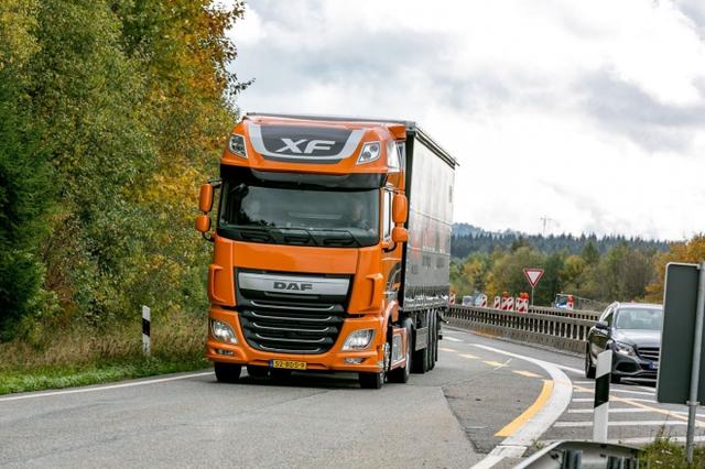 何时引入国内?这款配置强劲外观帅气的达夫卡车真让人眼馋 - 第4张 - 提加商用车网 何时引入国内?这款配置强劲外观帅气的达夫卡车真让人眼馋 - 第4张