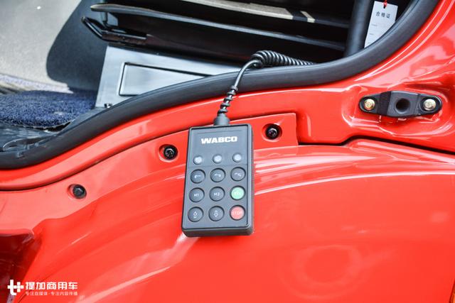 同样的9米6货箱能多拉一吨货?解放J6P前四后八载货车配置很到位 - 第8张 - 提加商用车网 同样的9米6货箱能多拉一吨货?解放J6P前四后八载货车配置很到位 - 第8张