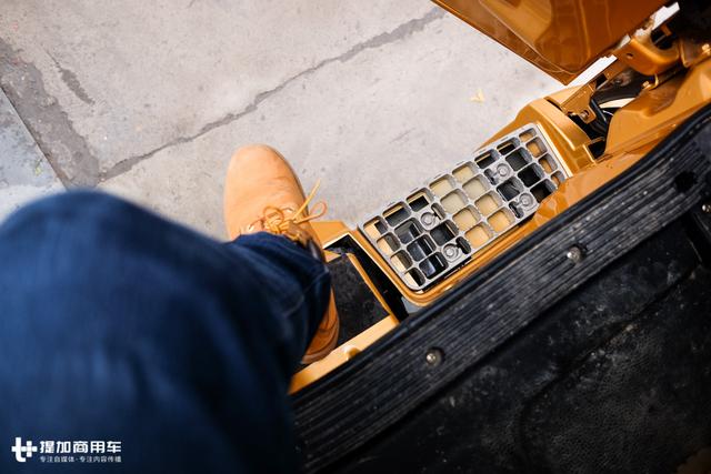 驾驶室加长加宽,内饰更高级,2018升级版华菱汉马H7牵引车详解 - 第18张 - 提加商用车网 驾驶室加长加宽,内饰更高级,2018升级版华菱汉马H7牵引车详解 - 第18张