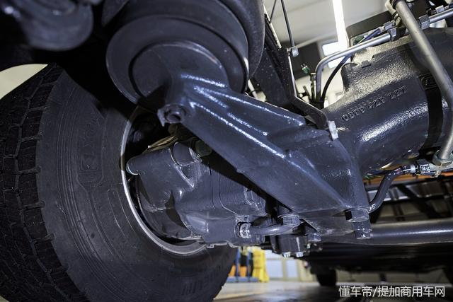 国产电动卡车弯道超车成功？奔驰路试电动重卡续航只有200公里 - 第8张