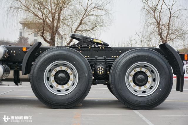 车载饮水机+液力缓速器,陕汽新推出的这款纪念版卡车好看又实用 - 第16张 - 提加商用车网 车载饮水机+液力缓速器,陕汽新推出的这款纪念版卡车好看又实用 - 第16张