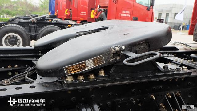 拉120吨时速还能达到80公里？欧曼550马力重载版GTL牵引车实拍