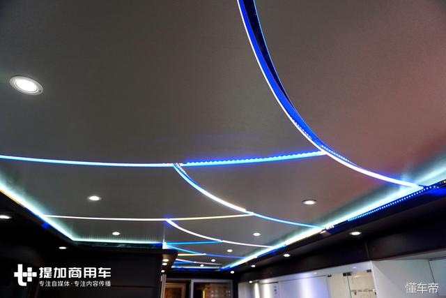 这是售价超300万的国产卡车?带车顶观景台,货箱是豪华会客厅 - 第8张 - 提加商用车网 这是售价超300万的国产卡车?带车顶观景台,货箱是豪华会客厅 - 第8张