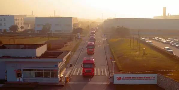 搭载液力缓速器+驾驶室后移 红岩杰狮C500重卡解析