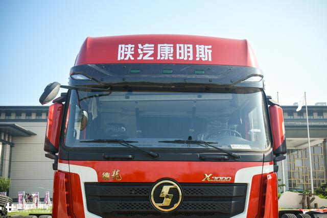 千升油箱+最正宗的康明斯发动机,还有专属涂装,陕汽德龙X3000财富版牵引车图解 - 第4张 - 提加商用车网 千升油箱+最正宗的康明斯发动机,还有专属涂装,陕汽德龙X3000财富版牵引车图解 - 第4张