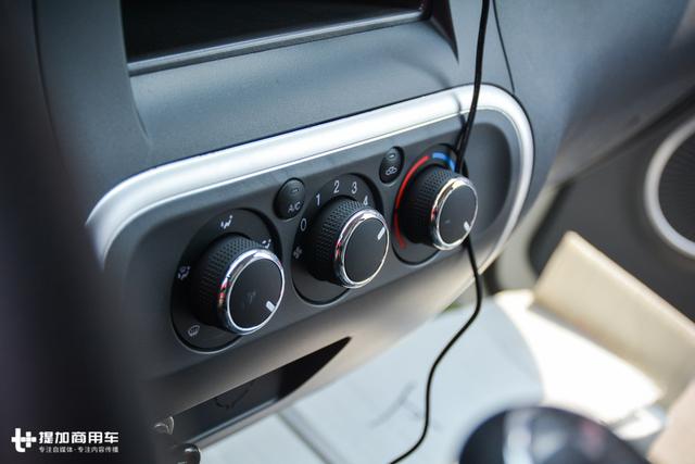 前轴3片板簧,内饰设计数第一?江淮新上市的骏铃V3快递版轻卡详解 - 第18张 - 提加商用车网 前轴3片板簧,内饰设计数第一?江淮新上市的骏铃V3快递版轻卡详解 - 第18张