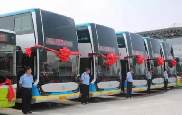座位比原来的公交多一倍，又一批银隆双层公交在北京投入运营