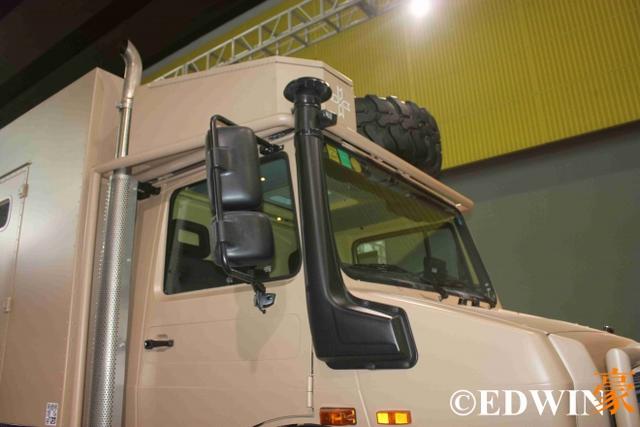 不越野无房车 奔驰乌尼莫克底盘阿莫迪罗房车实拍 - 第7张