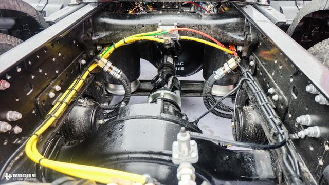 配置堪比房车，还是最帅的江淮重卡，格尔发K7深度解析