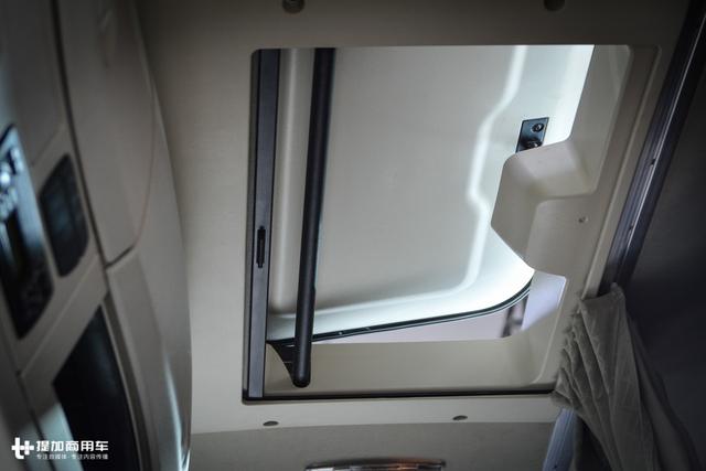 普遍存漏水隐患,这些“高端”的国产重卡,竟连天窗都没有做好? - 第11张 - 提加商用车网 普遍存漏水隐患,这些“高端”的国产重卡,竟连天窗都没有做好? - 第11张