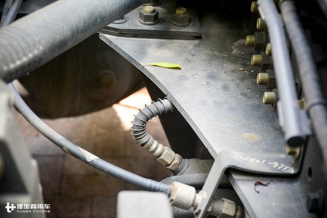 6X2的油耗，6X4的载货量？解放新J6快运版重卡详解 - 第10张