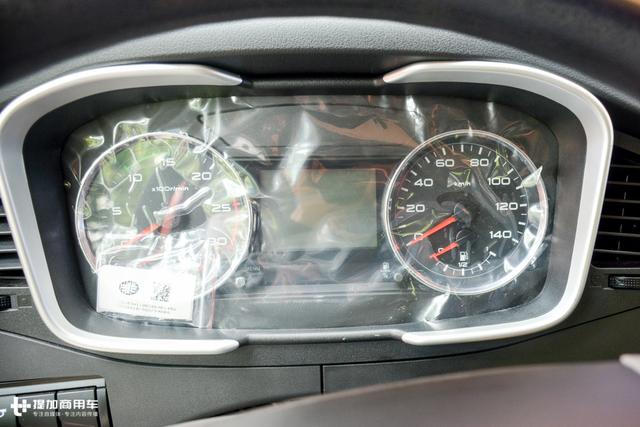 6X2的油耗，6X4的载货量？解放新J6快运版重卡详解 - 第17张