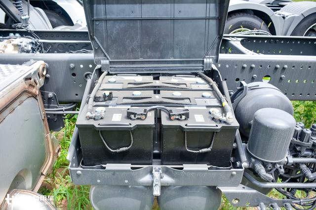 电视转播车为何都用进口卡车底盘？这台奔驰单桥载货车告诉您 - 第26张