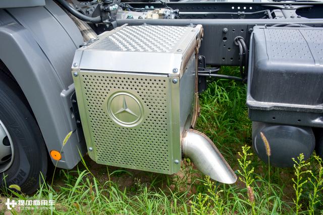 电视转播车为何都用进口卡车底盘？这台奔驰单桥载货车告诉您 - 第25张