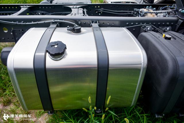 电视转播车为何都用进口卡车底盘？这台奔驰单桥载货车告诉您 - 第32张