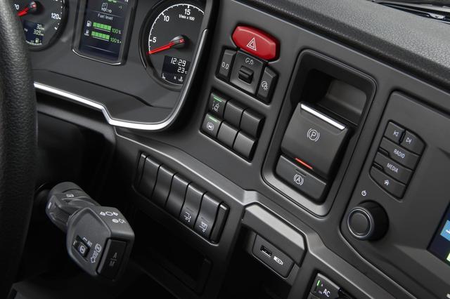 最大标载210吨,还标配电子手刹,斯堪尼亚推出全新XT工程车 - 第23张 - 提加商用车网 最大标载210吨,还标配电子手刹,斯堪尼亚推出全新XT工程车 - 第23张