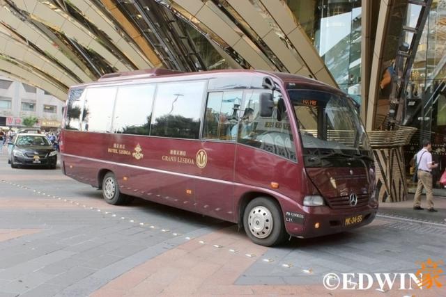 奔驰也有“考斯特”车型?仅有一代的奔驰Medio中巴实拍 - 第5张 - 提加商用车网 奔驰也有“考斯特”车型?仅有一代的奔驰Medio中巴实拍 - 第5张