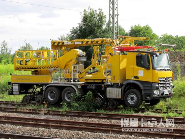 不走寻常路 这些卡车竟然在火车铁轨上飞驰 - 第2张 - 提加商用车网 不走寻常路 这些卡车竟然在火车铁轨上飞驰 - 第2张