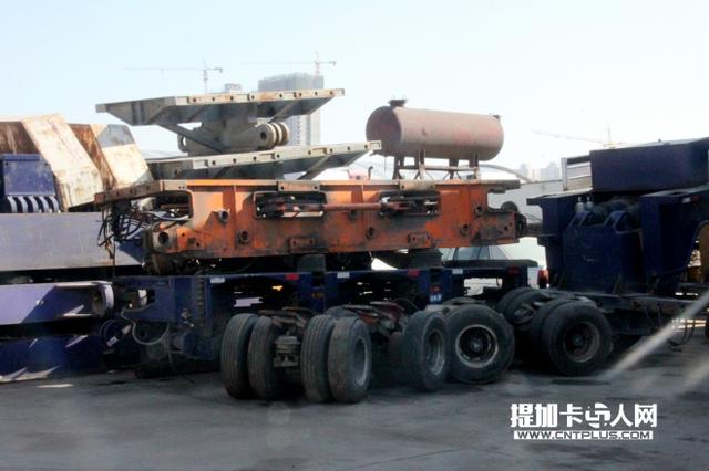 有300万一台的卡车 这家货运公司就是一个中外卡车博物馆