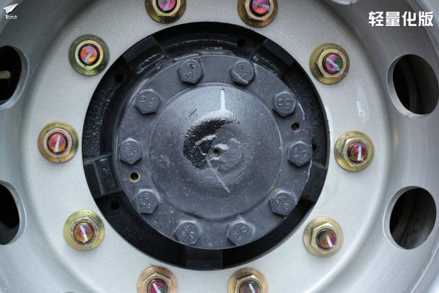 底盘配置差异大 两款同外观徐工汉风牵引车对比评测 - 第17张 - 提加商用车网 底盘配置差异大 两款同外观徐工汉风牵引车对比评测 - 第17张