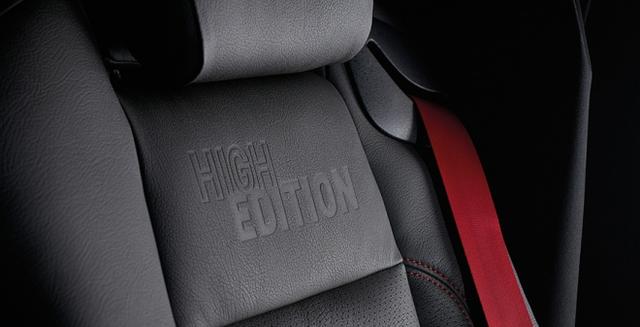 碳纤维外观+真皮内饰 雷诺新款T系高配版重卡详解