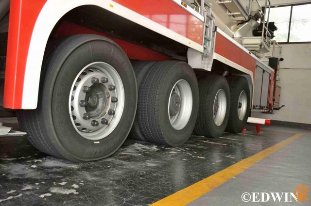 救援高度国内第一?价值2400万的救援卡车实拍 - 第11张 - 提加商用车网 救援高度国内第一?价值2400万的救援卡车实拍 - 第11张