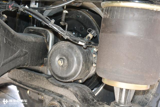 同样的9米6货箱能多拉一吨货?解放J6P前四后八载货车配置很到位 - 第9张 - 提加商用车网 同样的9米6货箱能多拉一吨货?解放J6P前四后八载货车配置很到位 - 第9张