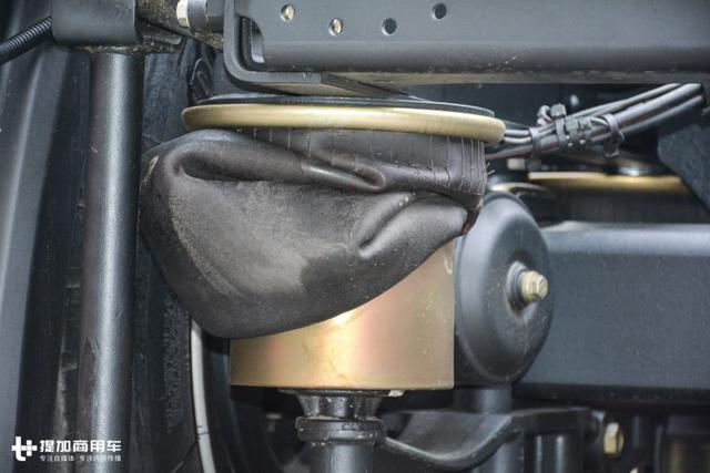 配置超越进口卡车,有AMT变速箱+卫星电视,这样的解放J6喜欢吗? - 第8张 - 提加商用车网 配置超越进口卡车,有AMT变速箱+卫星电视,这样的解放J6喜欢吗? - 第8张