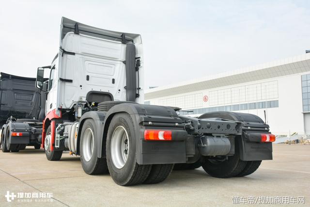 这辆6X4的奔驰Actros牵引车只有一个卧铺,它到底是用来运啥的? - 第24张 - 提加商用车网 这辆6X4的奔驰Actros牵引车只有一个卧铺,它到底是用来运啥的? - 第24张