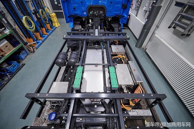 国产电动卡车弯道超车成功？奔驰路试电动重卡续航只有200公里 - 第6张