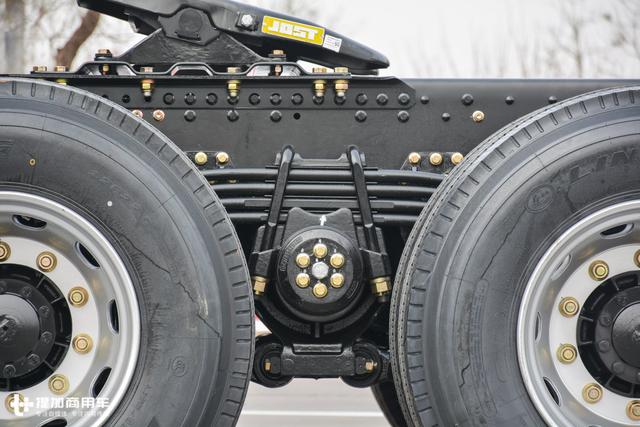 车载饮水机+液力缓速器,陕汽新推出的这款纪念版卡车好看又实用 - 第21张 - 提加商用车网 车载饮水机+液力缓速器,陕汽新推出的这款纪念版卡车好看又实用 - 第21张