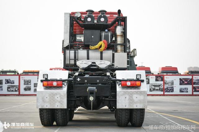 600马力能拉250吨,国产最强8x8,陕汽德龙X3000大件牵引车详解 - 第5张 - 提加商用车网 600马力能拉250吨,国产最强8x8,陕汽德龙X3000大件牵引车详解 - 第5张