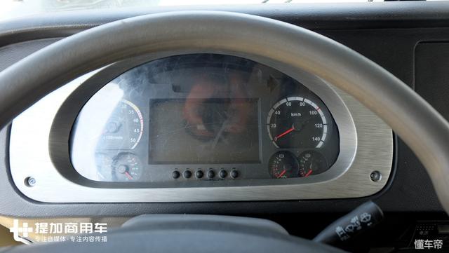 外观很Q萌,承载性可比轻卡厢货,恒天新楚风电动售货面包车实拍 - 第9张 - 提加商用车网 外观很Q萌,承载性可比轻卡厢货,恒天新楚风电动售货面包车实拍 - 第9张