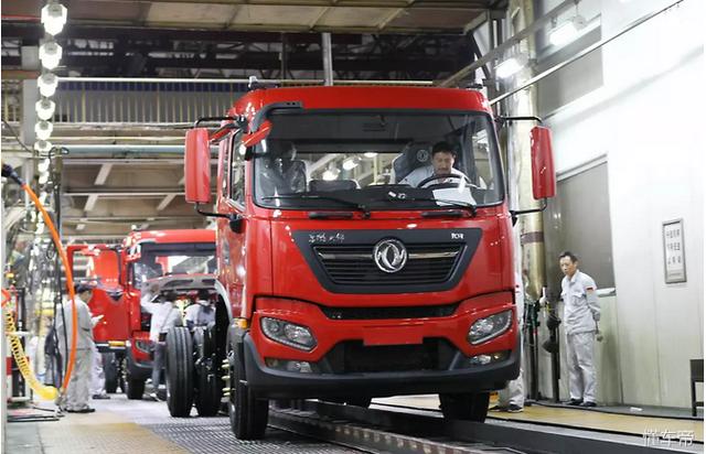 解放和东风相约搞事情？国产卡车市场一天内迎来两款新一代车型