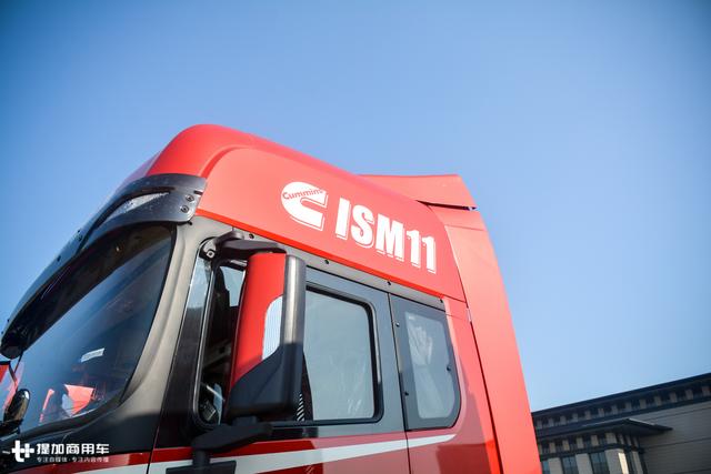 千升油箱+最正宗的康明斯发动机,还有专属涂装,陕汽德龙X3000财富版牵引车图解 - 第9张 - 提加商用车网 千升油箱+最正宗的康明斯发动机,还有专属涂装,陕汽德龙X3000财富版牵引车图解 - 第9张