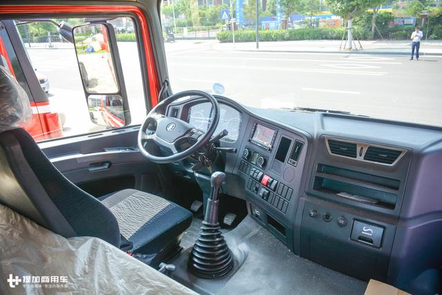 千升油箱+最正宗的康明斯发动机,还有专属涂装,陕汽德龙X3000财富版牵引车图解 - 第17张 - 提加商用车网 千升油箱+最正宗的康明斯发动机,还有专属涂装,陕汽德龙X3000财富版牵引车图解 - 第17张