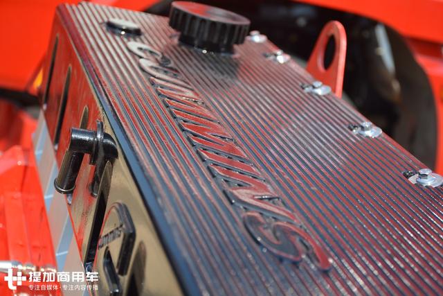 千升油箱+最正宗的康明斯发动机,还有专属涂装,陕汽德龙X3000财富版牵引车图解 - 第34张 - 提加商用车网 千升油箱+最正宗的康明斯发动机,还有专属涂装,陕汽德龙X3000财富版牵引车图解 - 第34张