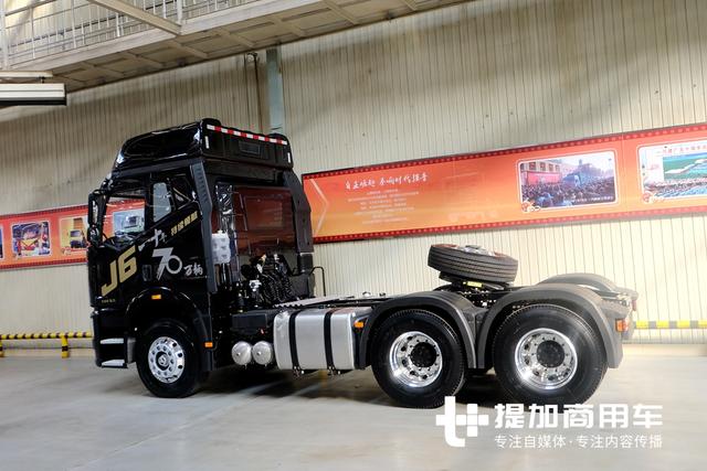 加入车身彩绘,仅有一辆?解放J6十周年纪念版重卡实拍 - 第11张 - 提加商用车网 加入车身彩绘,仅有一辆?解放J6十周年纪念版重卡实拍 - 第11张