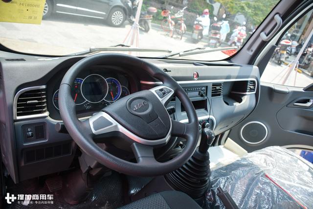 活动价低于8万,最大16.6方货箱,江淮骏铃快递版轻卡无锡上市 - 第4张 - 提加商用车网 活动价低于8万,最大16.6方货箱,江淮骏铃快递版轻卡无锡上市 - 第4张