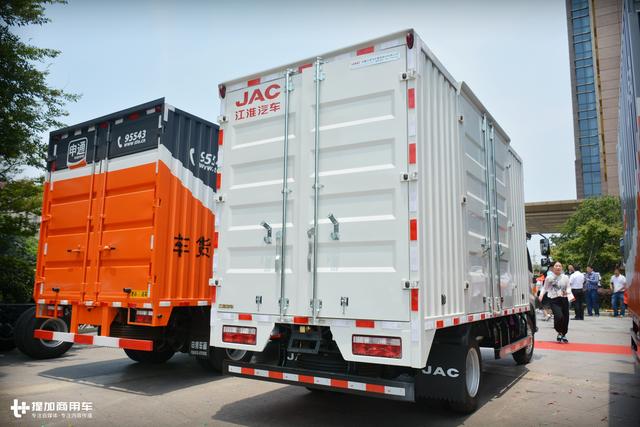 前轴3片板簧,内饰设计数第一?江淮新上市的骏铃V3快递版轻卡详解 - 第27张 - 提加商用车网 前轴3片板簧,内饰设计数第一?江淮新上市的骏铃V3快递版轻卡详解 - 第27张