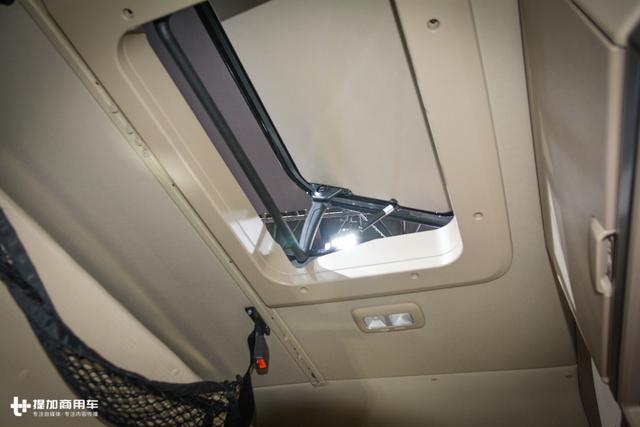 普遍存漏水隐患,这些“高端”的国产重卡,竟连天窗都没有做好? - 第9张 - 提加商用车网 普遍存漏水隐患,这些“高端”的国产重卡,竟连天窗都没有做好? - 第9张