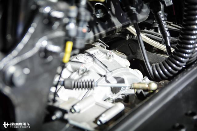 为长途打造却只配四百升油箱，四川现代这款新重卡要闹哪样？