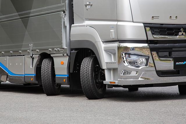 后视镜都有雨刮器，奢华到不敢想象？日本三菱新款重卡详解