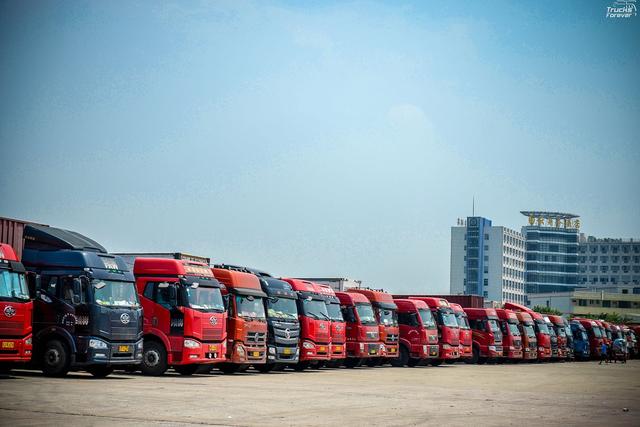 同样60万售价，高配国产卡车和乞丐版进口卡车，你选哪个？ - 第2张