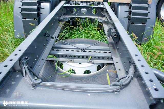 电视转播车为何都用进口卡车底盘？这台奔驰单桥载货车告诉您 - 第23张